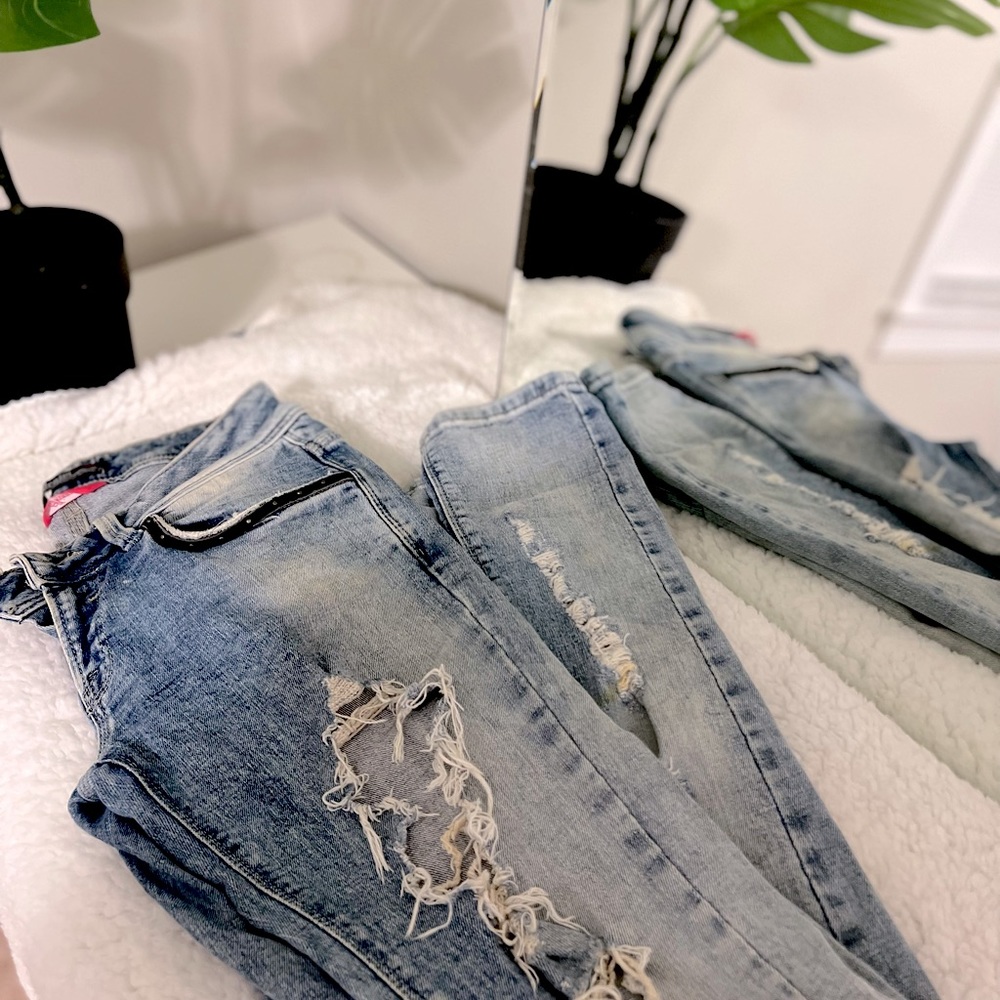 👖 TRF by ZARA skinny ripped jeans. Fits like 0-2